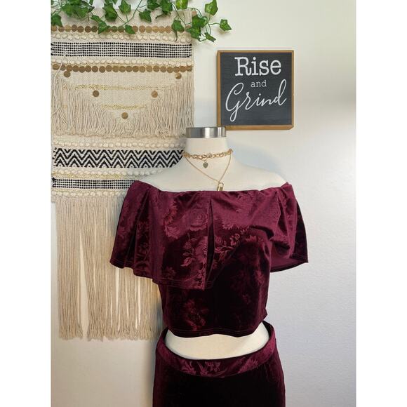 Vintage Womans Dead Stock Y2k Wine Velour Off the Shoulder Crop Top Pant Set L - Picture 2 of 16